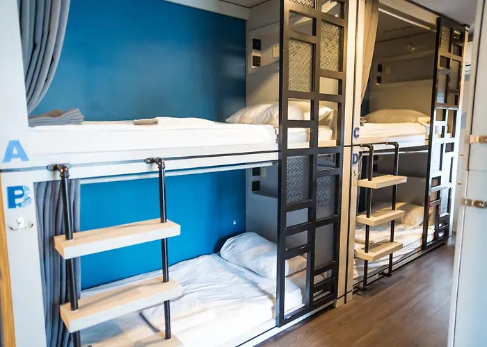 Abraham Manila - Located In Central Makati (Adults Only)